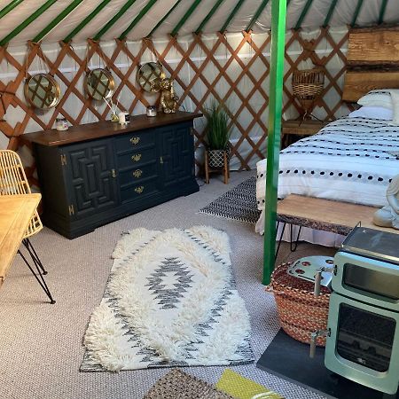 O Dan Y Coed Luxury Yurt With Hot Tub Hotel Chwilog Exterior photo